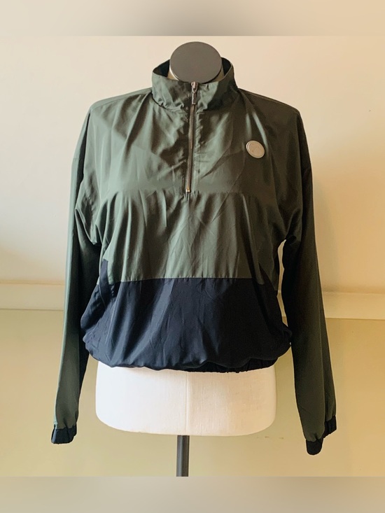 ZYIA Jackets & Blazers - Zyia Active Forest Patch Pocket 1/4-Zip windbreaker in forest green and black.